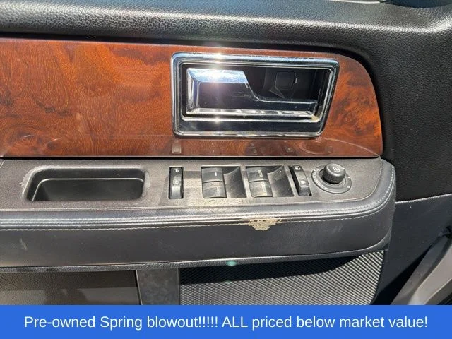 Used 2016 Silver Lincoln Select image 28