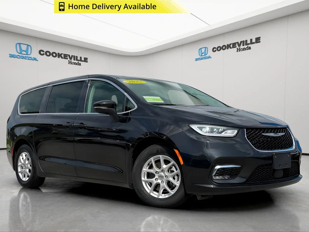 Used 2023 Brilliant Black Crystal Pearlcoat Chrysler Touring L image 1