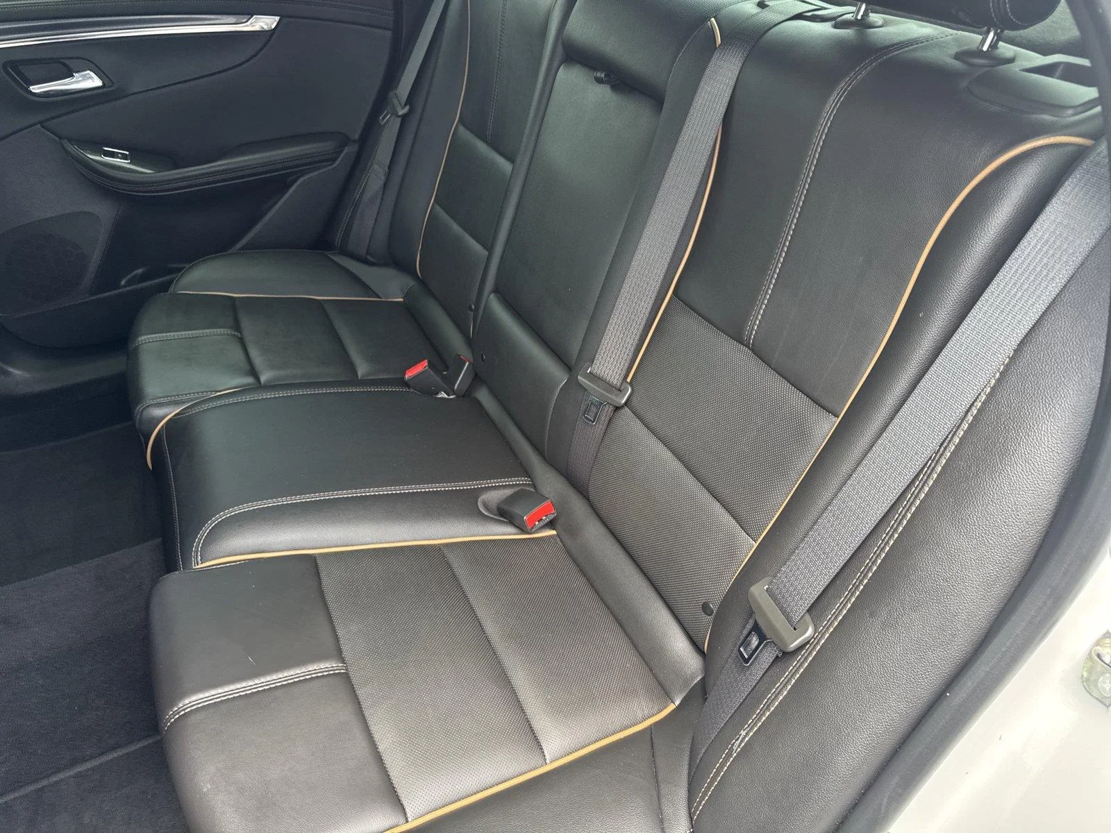 Used 2019 IRIDESCENT PEARL TRICOAT Chevrolet Premier image 30