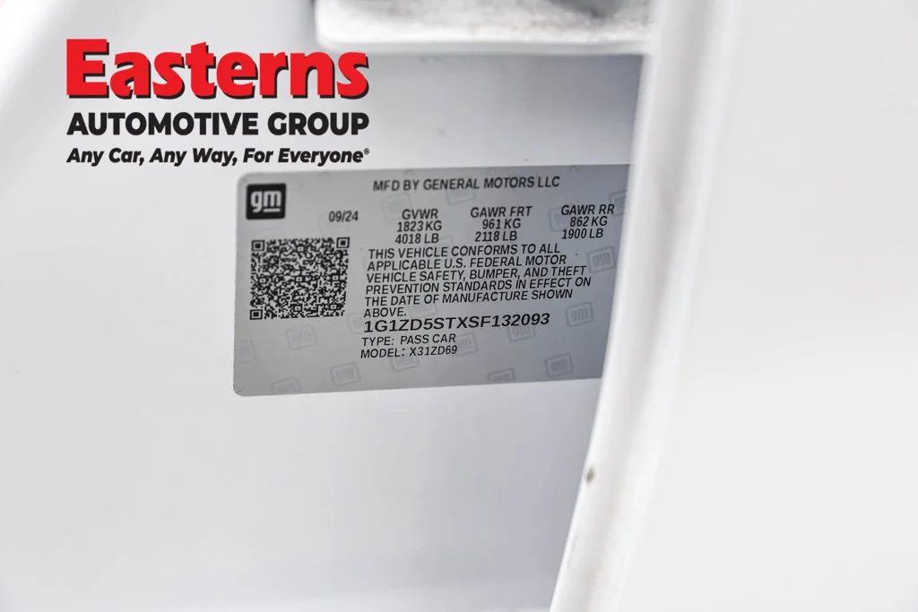 Used 2025 White Chevrolet LT image 35