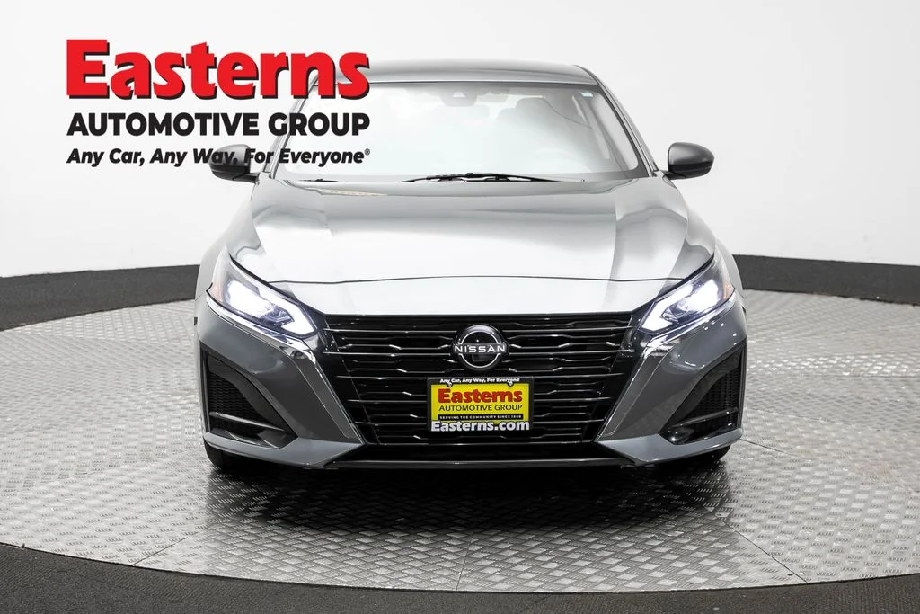 Used 2025 Gray Nissan 2.5 SV image 2