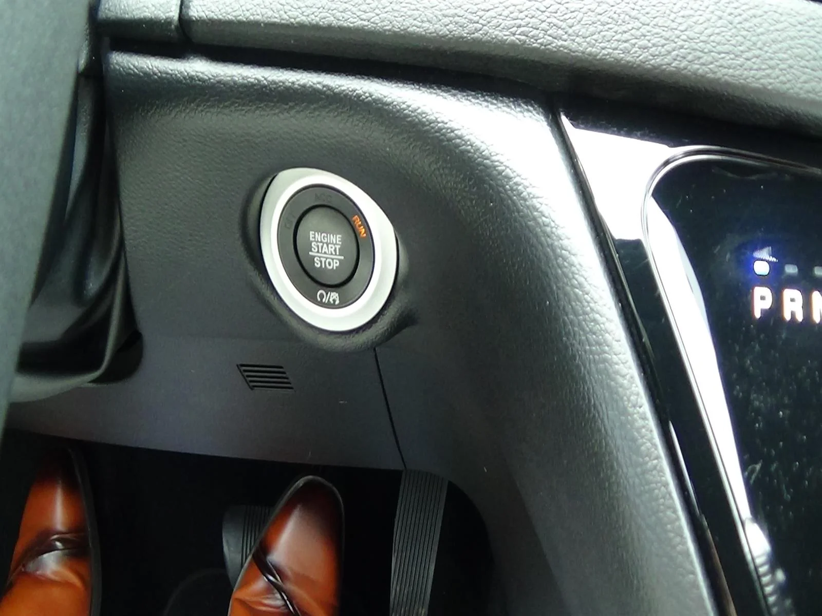 Used 2025 Bright White Clear Coat Chrysler Select image 25