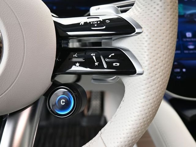 Used 2024  Mercedes-Benz Base image 2