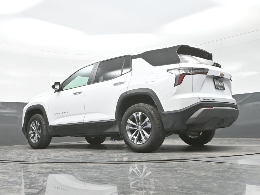 Used 2025 White Chevrolet LT image 33