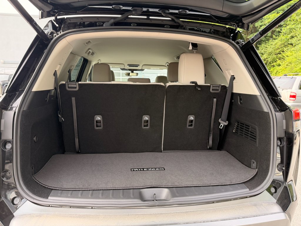 2026 Nissan Pathfinder SL - Photo 9