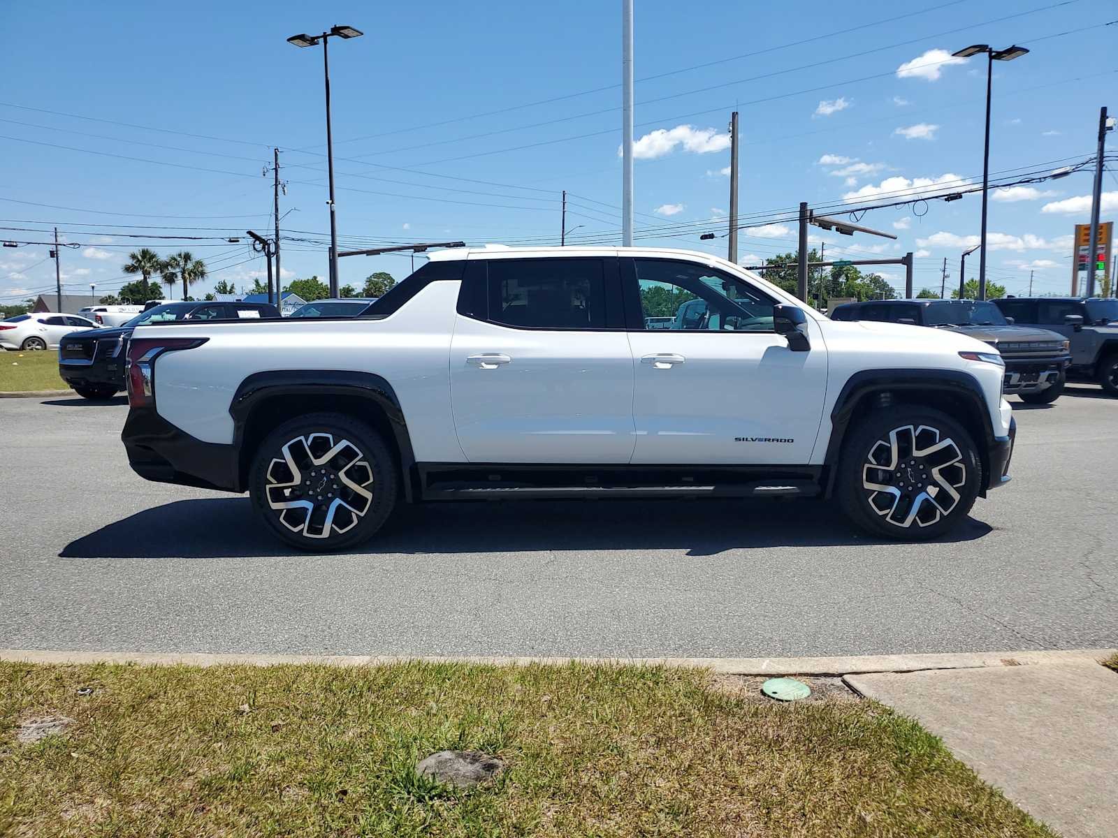 2024 Chevrolet Silverado EV RST - Photo 7