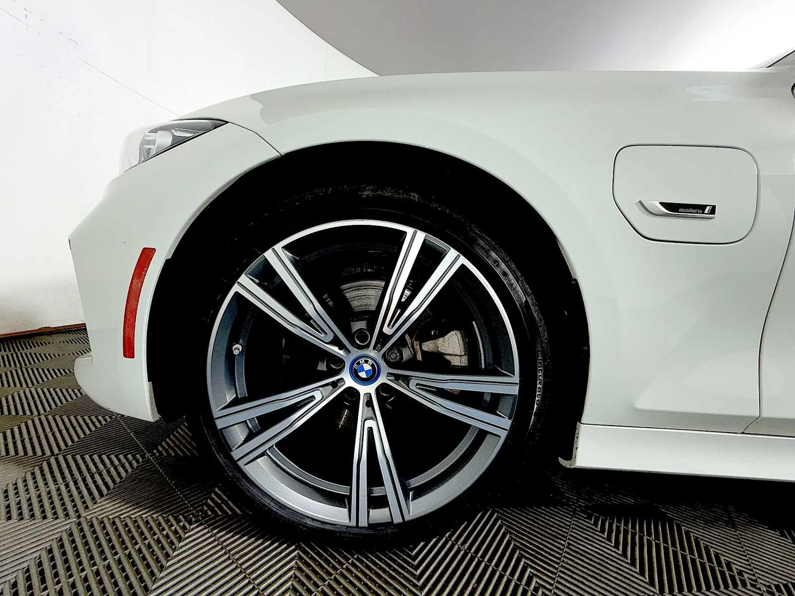 Used 2023 Alpine White BMW 330e xDrive image 8