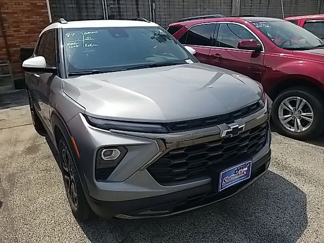 Used 2025 Gray Chevrolet ACTIV image 4