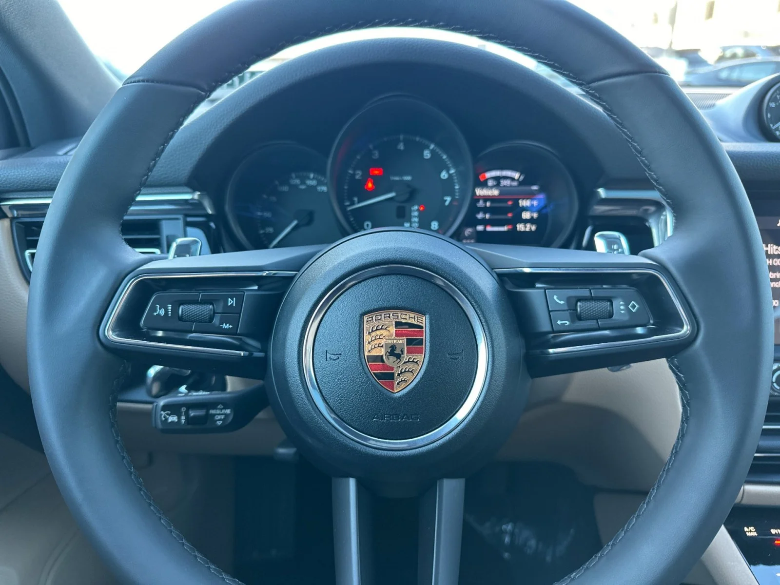 2026 Porsche Macan - Photo 23
