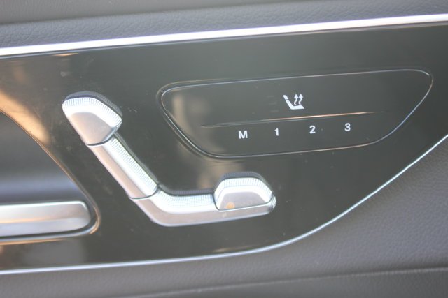 Used 2025 White Mercedes-Benz GLC 300 image 19