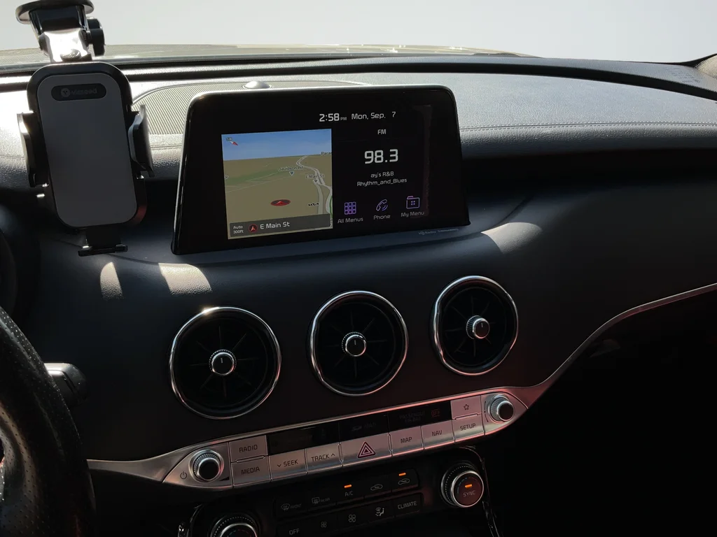 Used 2020 White Kia GT1 image 14