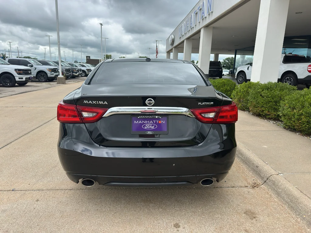 Used 2017 Super Black Nissan Platinum image 13