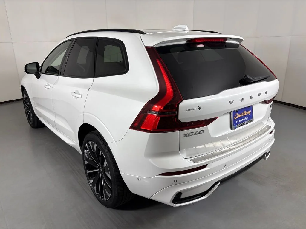 Used 2026 White Volvo B5 Ultra image 6