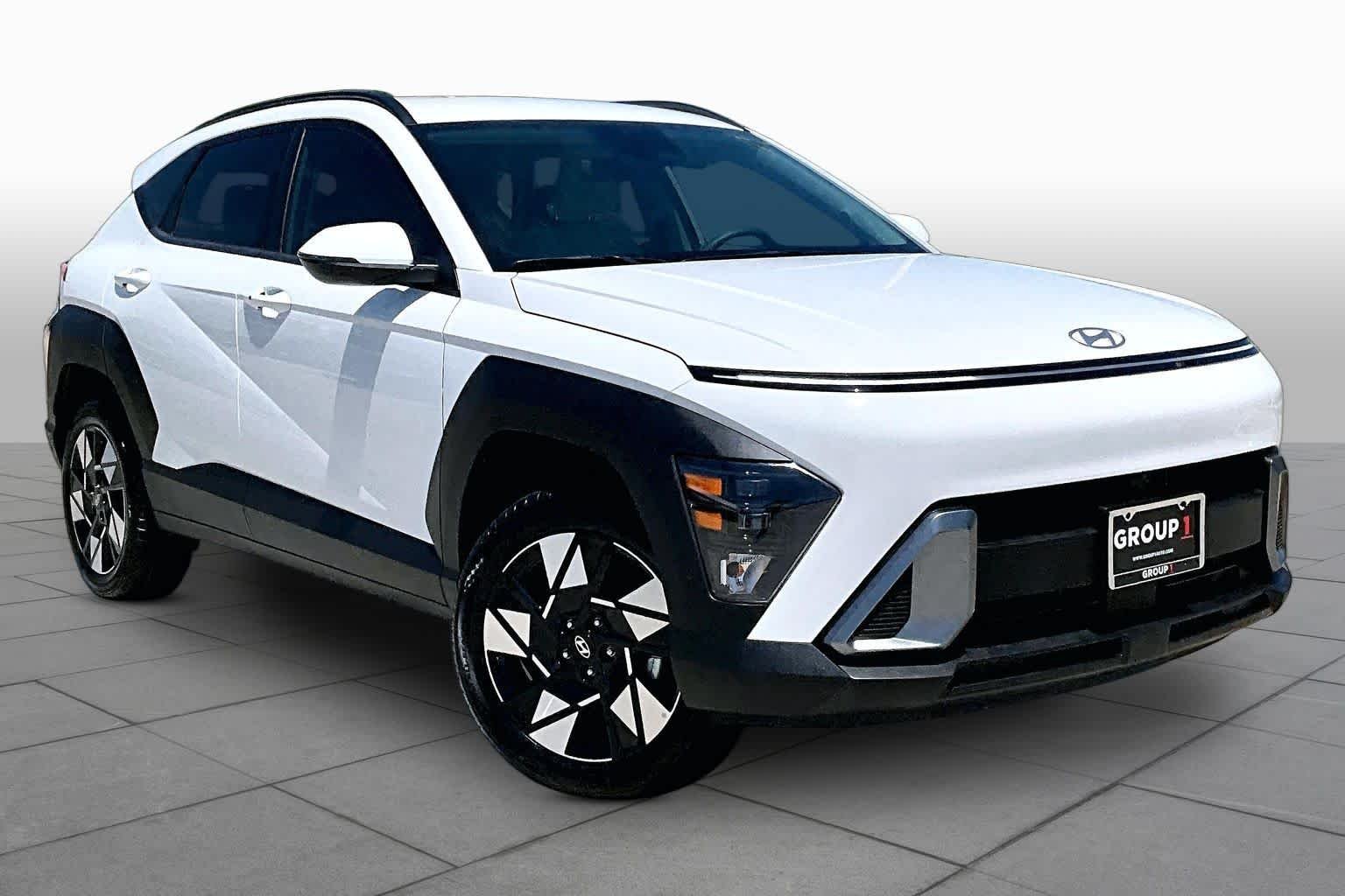 Used 2025 Atlas White Hyundai SEL image 6