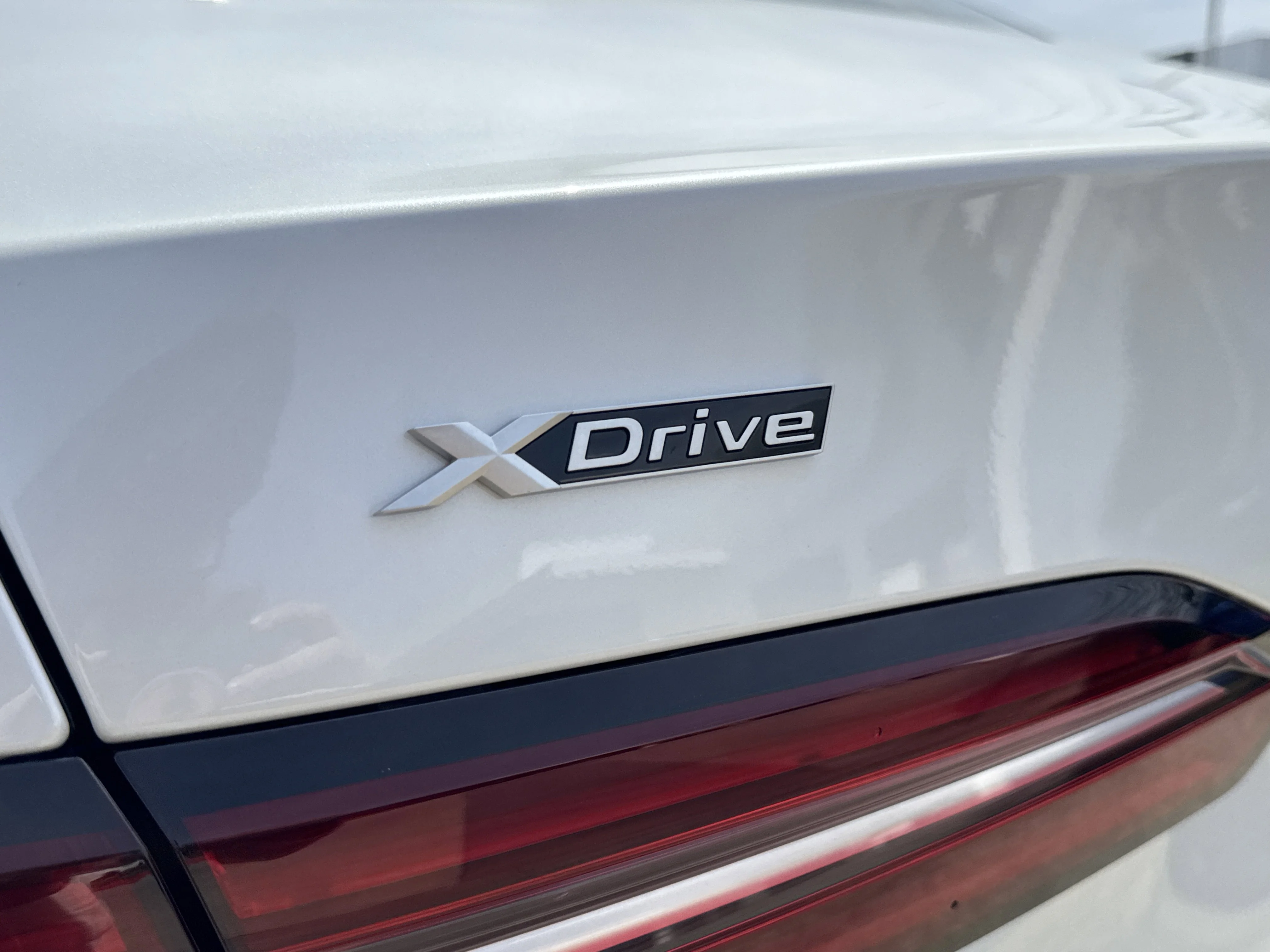 New 2026 MINERAL WHITE BMW 530i xDrive image 8