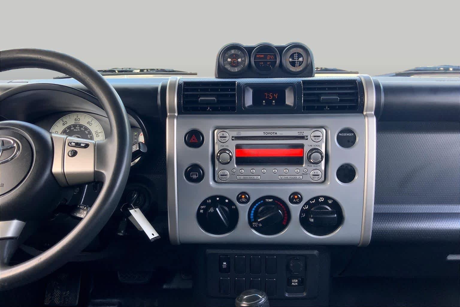 Used 2014 Cement Toyota  image 7