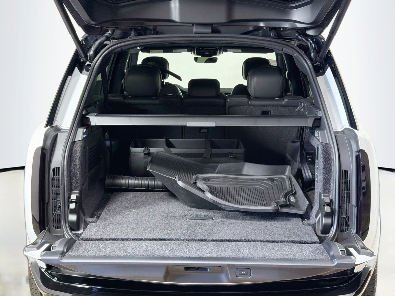 New 2026 Fuji White LAND ROVER SE 7 Seats image 29
