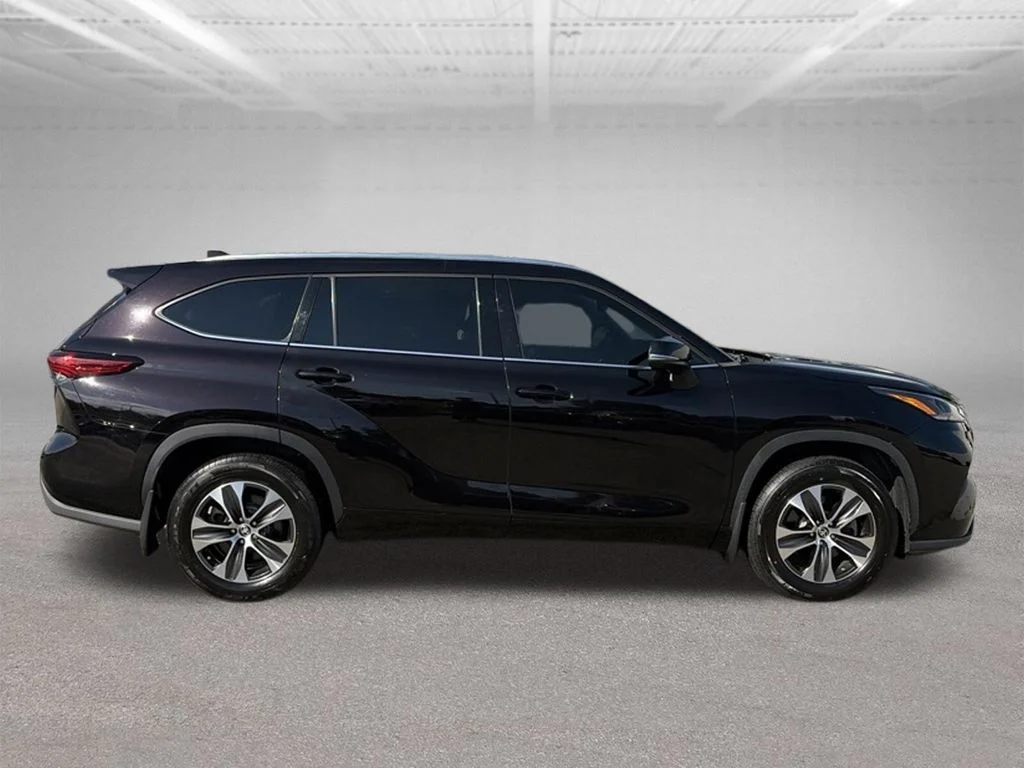 Used 2021 Brown Toyota XLE image 7