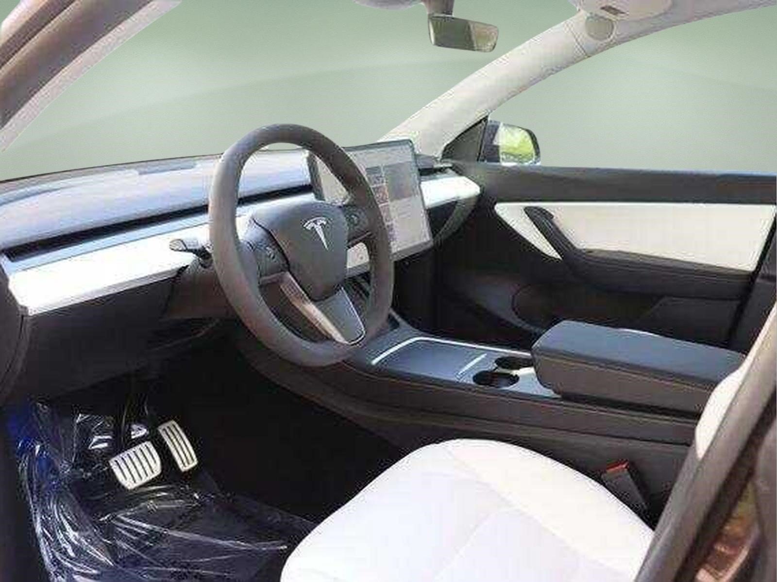 Used 2021  Tesla Long Range image 19