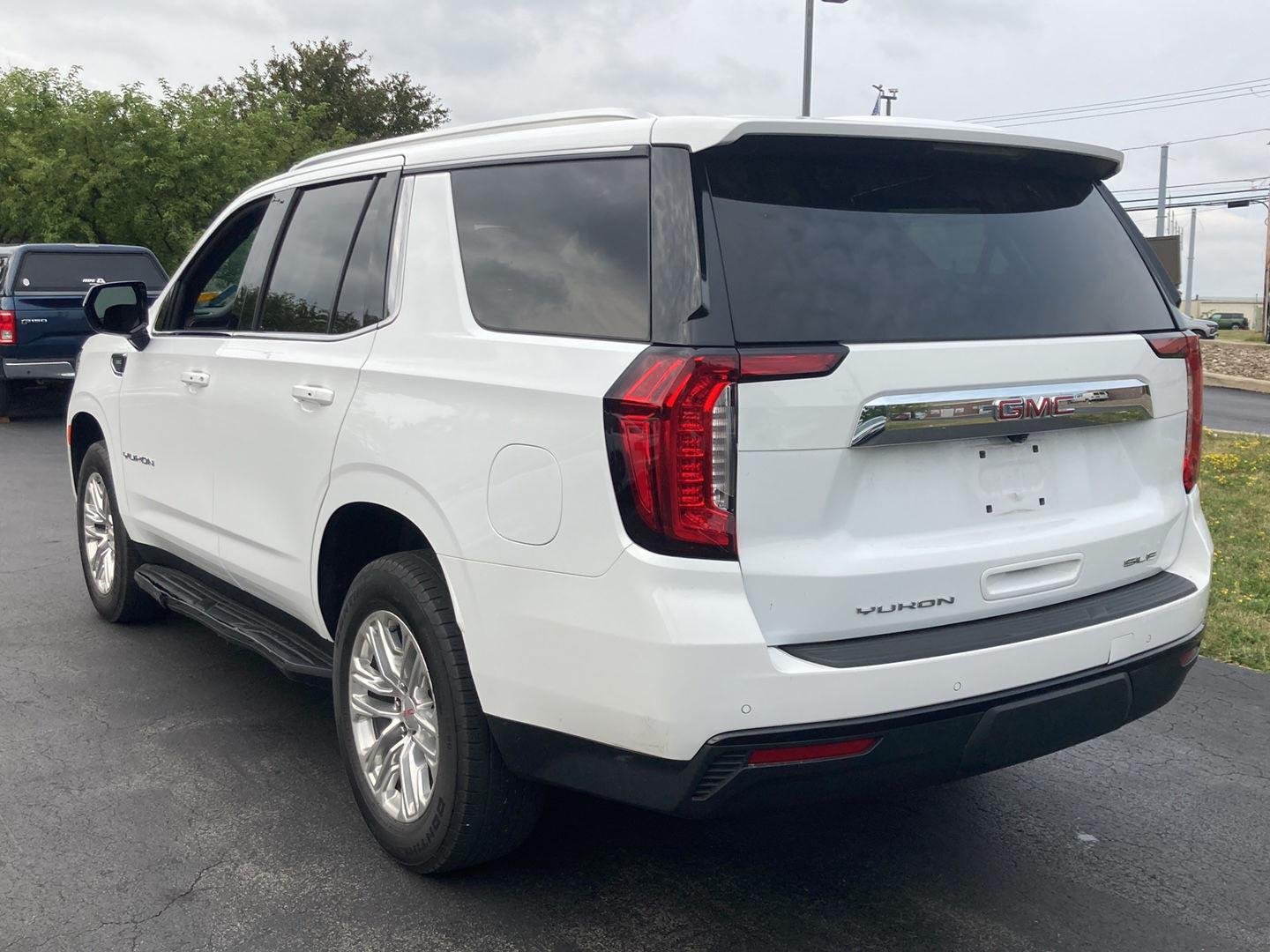 Used 2024 Summit White GMC SLE image 5