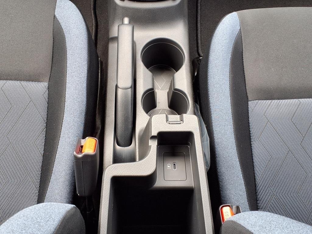 2025 Nissan Versa Sedan SV - Photo 17