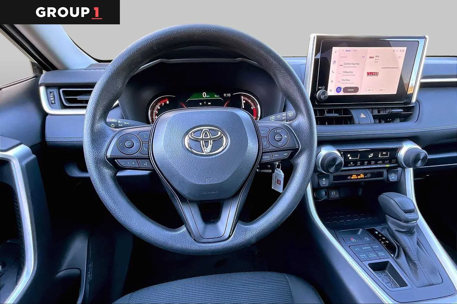 2025 Toyota RAV4 LE - Photo 6