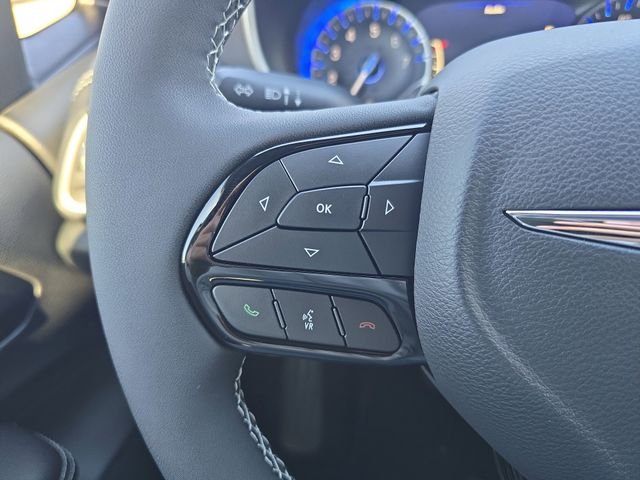 New 2026 Bright White Clear-Coat Exterior Paint Chrysler Select image 23