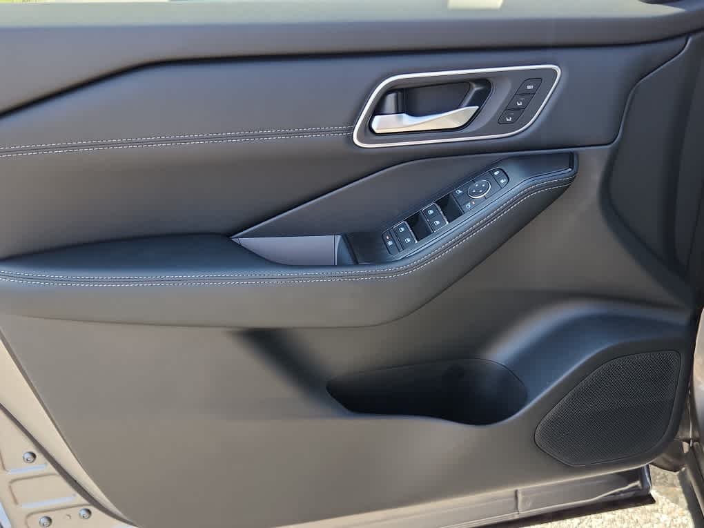 2026 Nissan Rogue Platinum - Photo 9