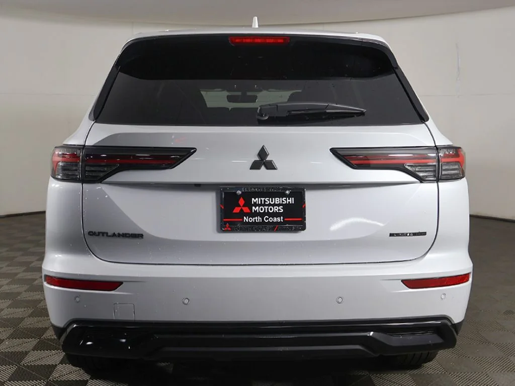 New 2026 White Mitsubishi LE 1.5T 2WD image 12