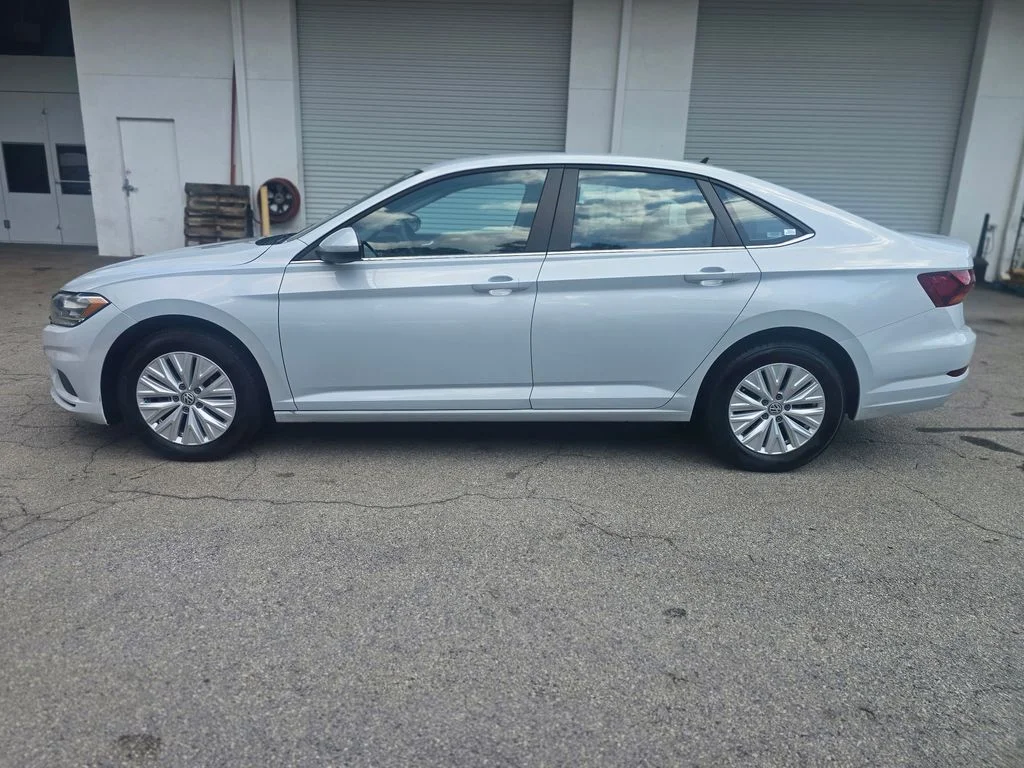 Used 2019 White Volkswagen 1.4T S image 4