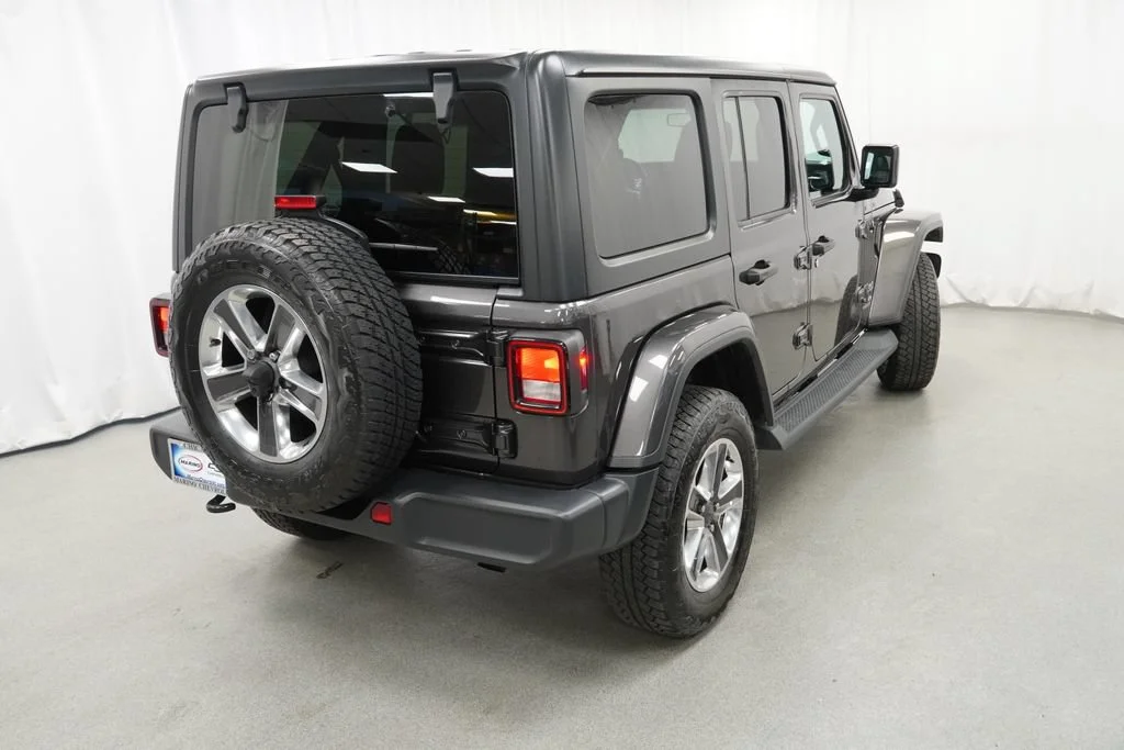 Used 2020 Gray Jeep Sahara 4x4 image 3