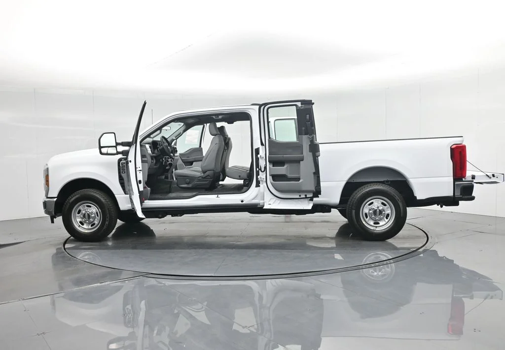 New 2026 Oxford White Ford XL image 37