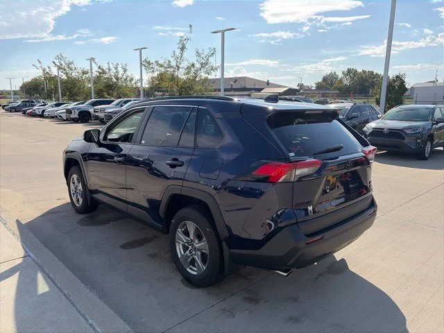 Used 2025  Toyota XLE image 5