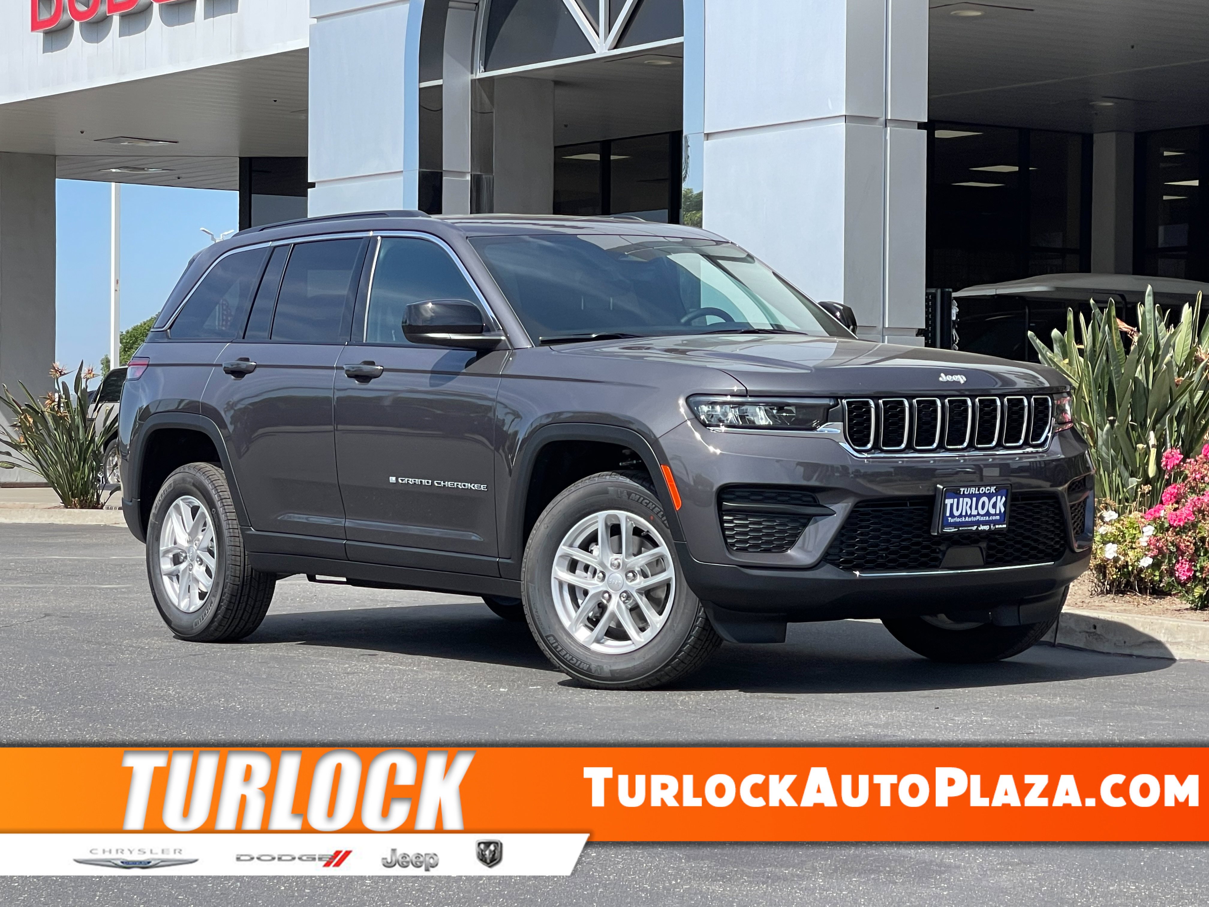 New 2026 Baltic Gray Metallic Clear-Coat Exterior Paint Jeep Laredo image 1