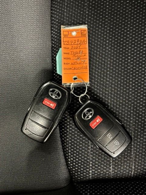 Used 2024  Toyota Hybrid SE image 26