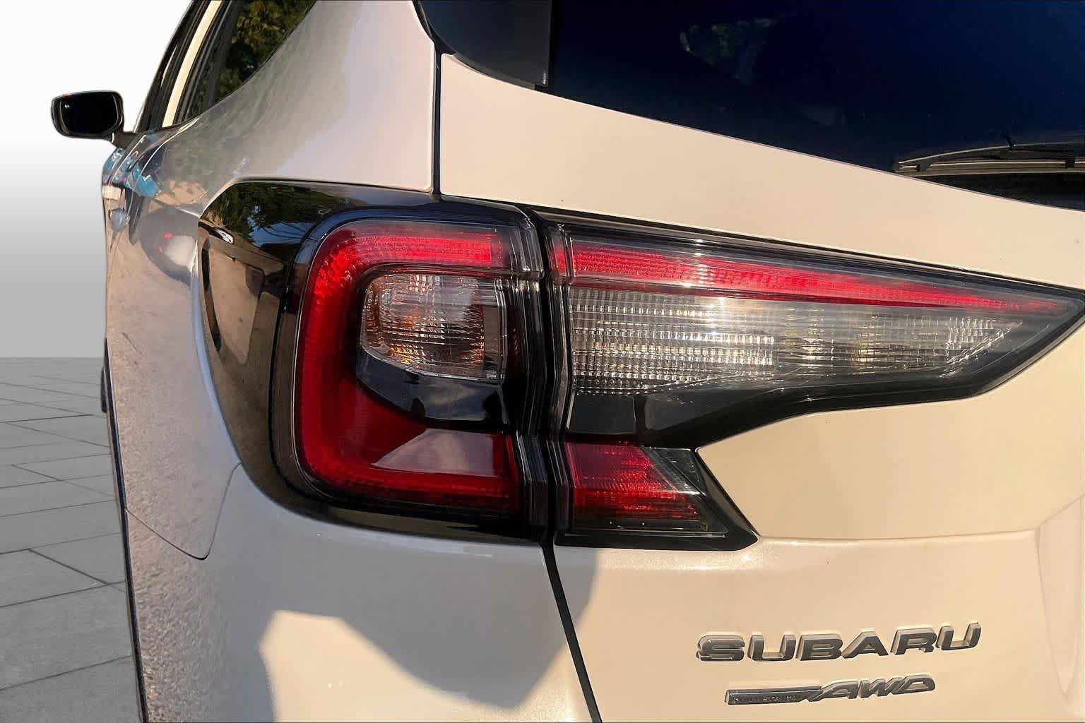 Used 2021 Crystal White Pearl Subaru Limited image 28