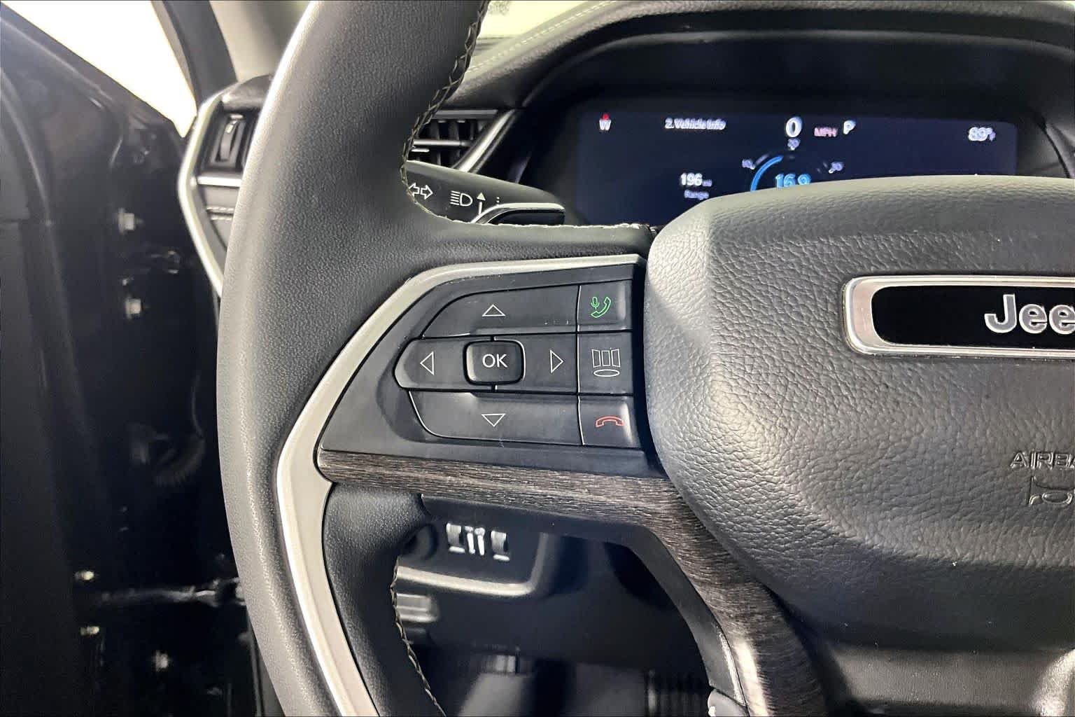 Used 2023 Diamond Black Crystal Pearlcoat Jeep Limited image 22