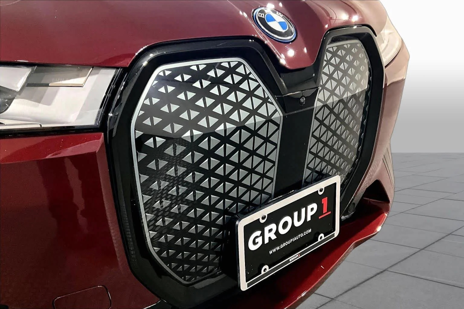 Used 2024 Aventurin Red Metallic BMW xDrive50 image 29