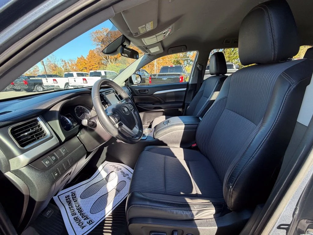Used 2019 Blue Toyota LE Plus image 10