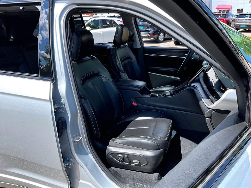 Used 2023 Silver Jeep 30th Anniversary 4xe image 11