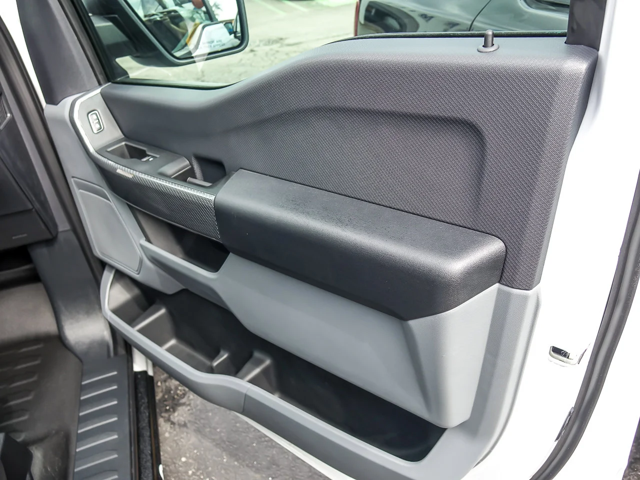 New 2026 Oxford White Ford XL image 22