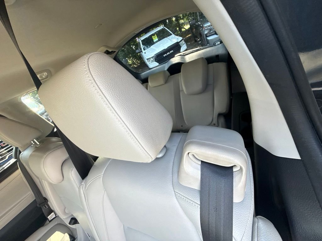Used 2025 Silver Honda EX-L image 14