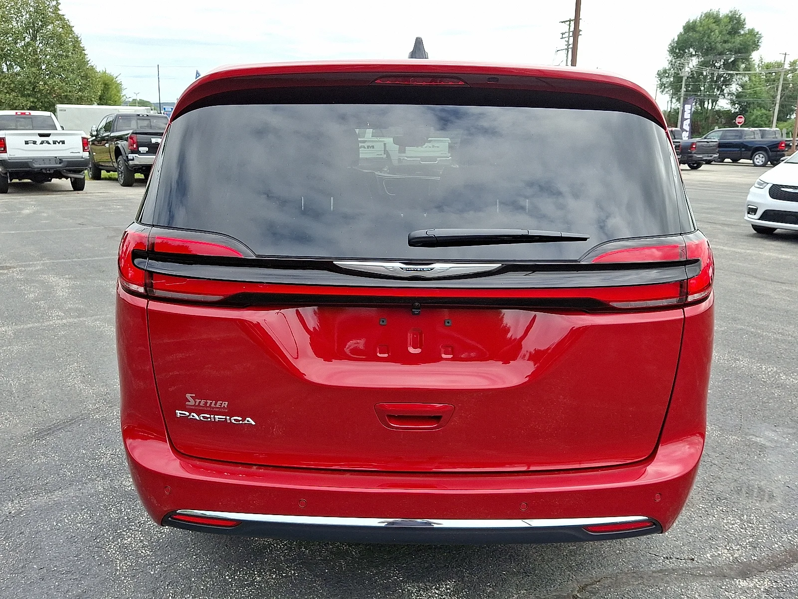 New 2026 Red Hot Pearl-Coat Exterior Paint Chrysler Select image 7