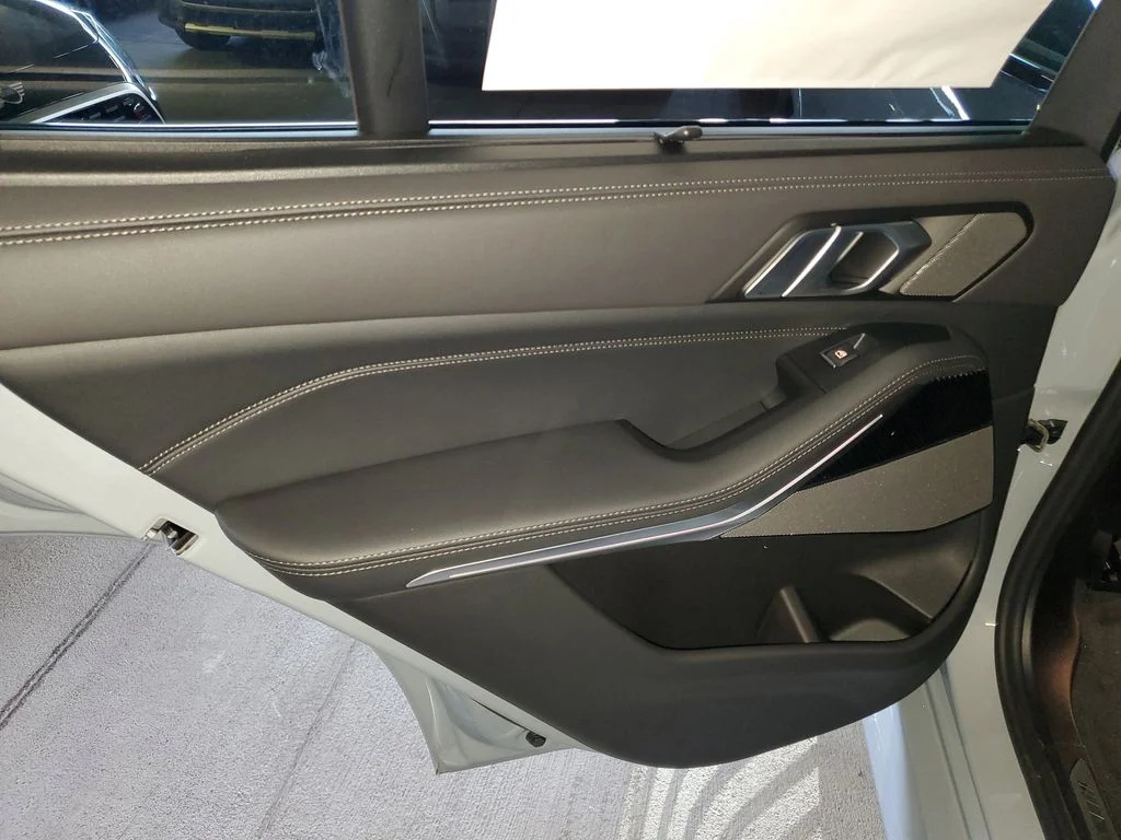 New 2026 Brooklyn Grey Metallic BMW M60i image 9