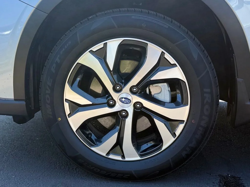 Used 2020 Ice Silver Metallic Subaru Limited XT image 9
