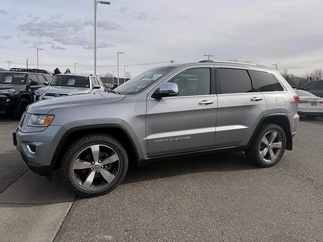 Used 2015 Silver Jeep Limited image 2