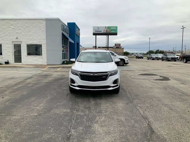 Used 2022 Iridescent Pearl Tricoat Chevrolet RS image 3