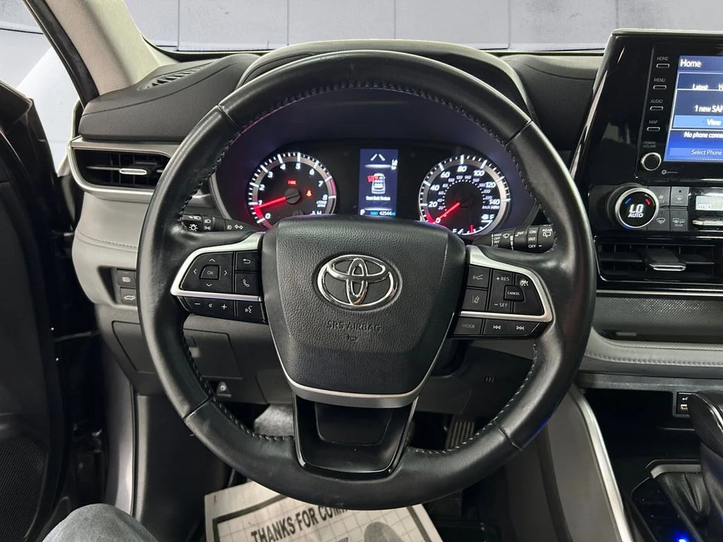 Used 2022 Gray Toyota LE image 9