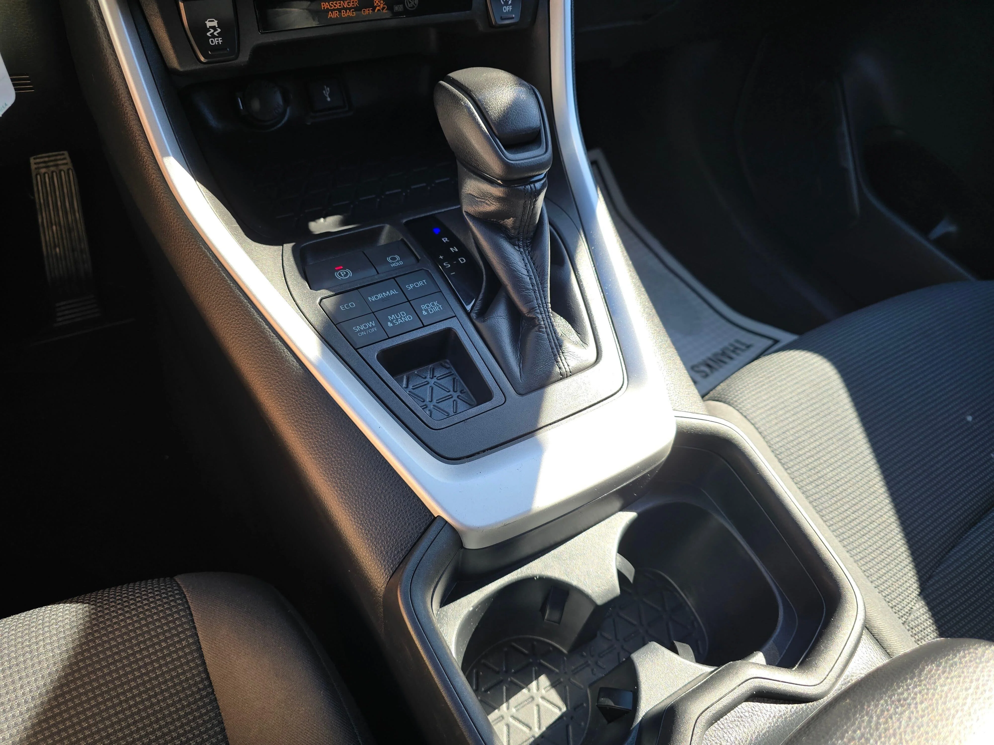Used 2020 Magnetic Gray Metallic Toyota LE image 22