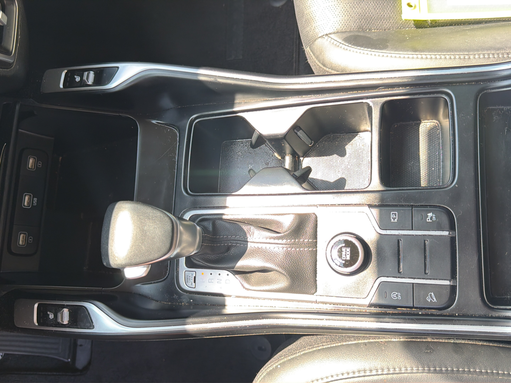 Used 2022 White Kia S image 20